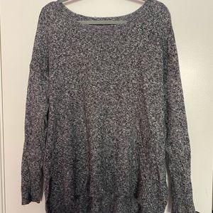 gray knitted sweater